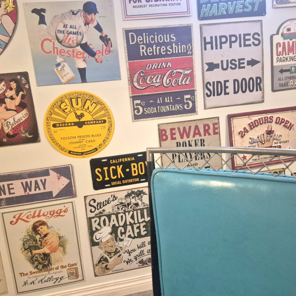 VINTAGE MYSTERY BOX - Picture 1 of 1